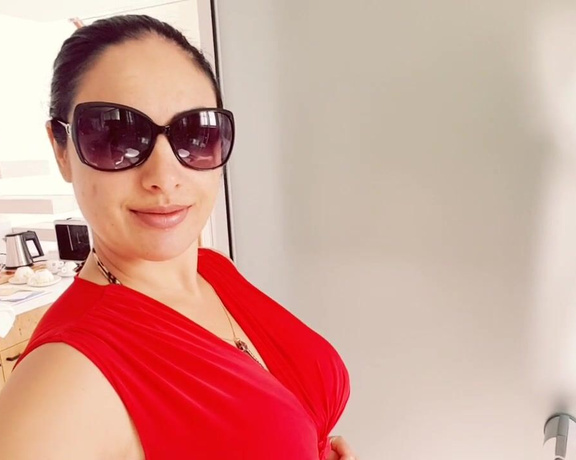 Ezada Sinn aka Ezada - #EzadasDay I had a superb day visiting Chania. My travel slave had the treatment he deserved.