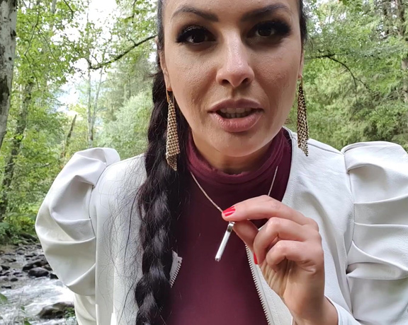 Ezada Sinn aka Ezada - How do you like this view #OpenLetter for a devotee obsessed with My cleavage. #ExclusiveClip