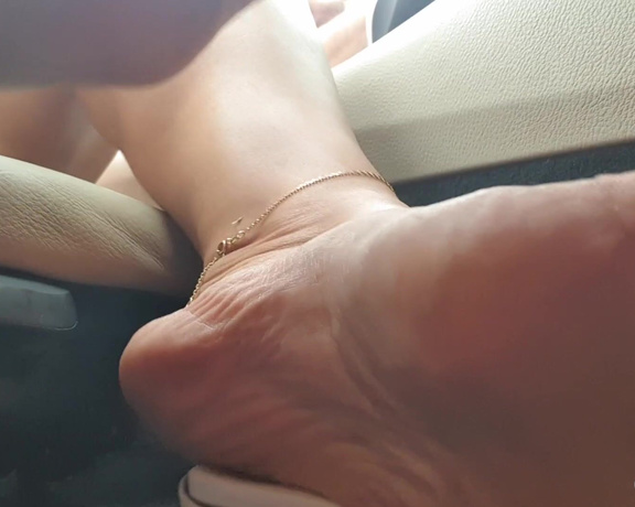 Ezada Sinn aka Ezada - #OpenLetter for a cuckold footboy. your place is under My feet while I have a car ride with hubby.