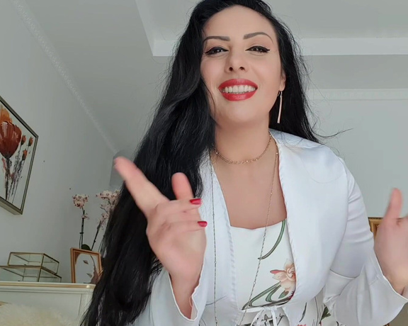 Ezada Sinn aka Ezada - 30 minutes left to the live play...I am in such a good mood