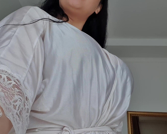 Ezada Sinn aka Ezada - I usually sleep in luxurious silk but I love nylon very much as well. Sometimes I choose to sleep in