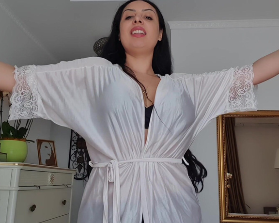 Ezada Sinn aka Ezada - I usually sleep in luxurious silk but I love nylon very much as well. Sometimes I choose to sleep in