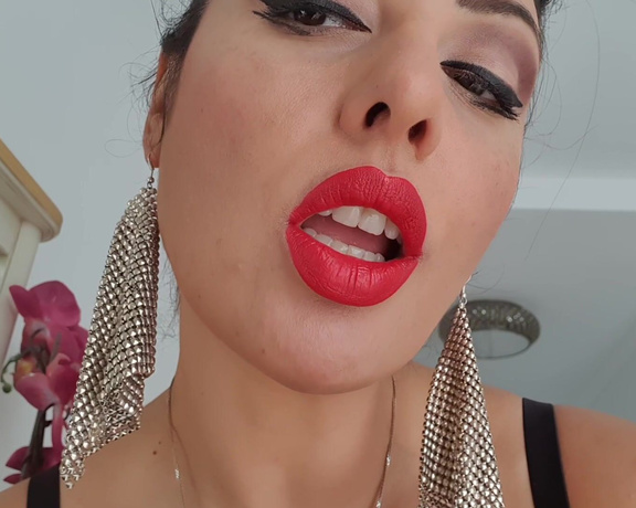 Ezada Sinn aka Ezada - #TaskOfTheDay This is your daily teaser. Focus on My red lips only. #GoddessWorshipSunday