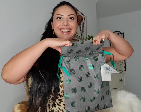 Ezada Sinn aka Ezada - I love gifts and as you know sexy dresses and superb shiny pantyhose are always on top My list.