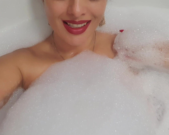 Ezada Sinn aka Ezada - #OpenLetter for My cuckold foot bitch. I was taking a bath when I received the notification of yet