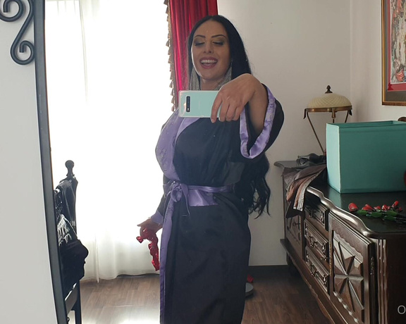 Ezada Sinn aka Ezada - #HapeningNow just finished a filming day at the House of Sinn and I thought you would like to see ho