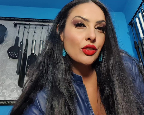 Ezada Sinn aka Ezada - Ready to be seduced 1 hour to the live streaming. Mmm...I am so excited to show you how good this fe