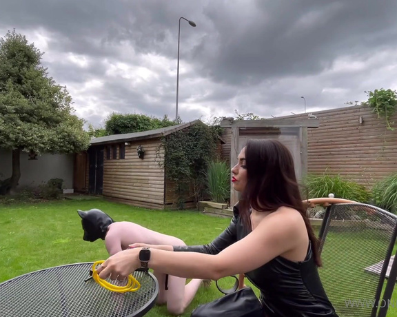 Gynarchy Goddess aka Gynarchygoddess - Puppy Play in the Garden!