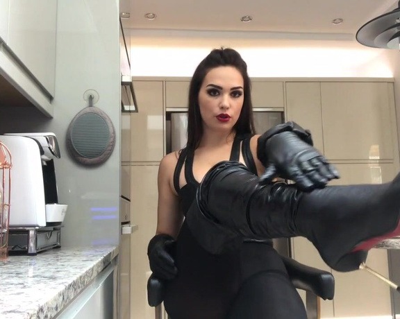 Gynarchy Goddess aka Gynarchygoddess - Leather boot worship