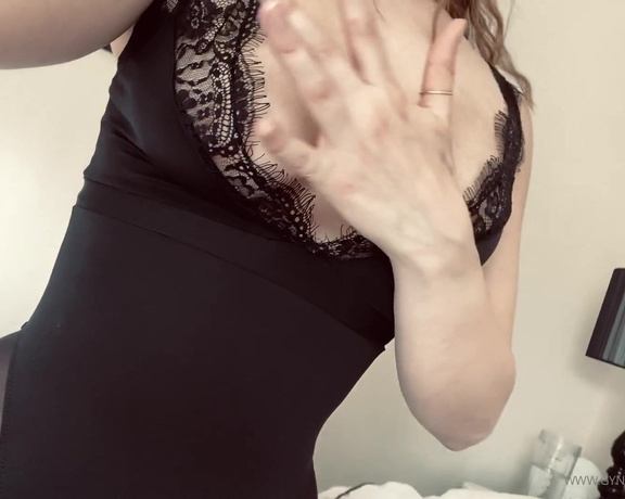 Gynarchy Goddess aka Gynarchygoddess - A little Goddess body worship video to brighten your morning!