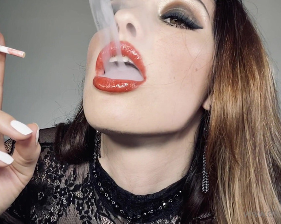 Gynarchy Goddess aka Gynarchygoddess - A short, sensual smoking clip #Smoking #SmokingFetish