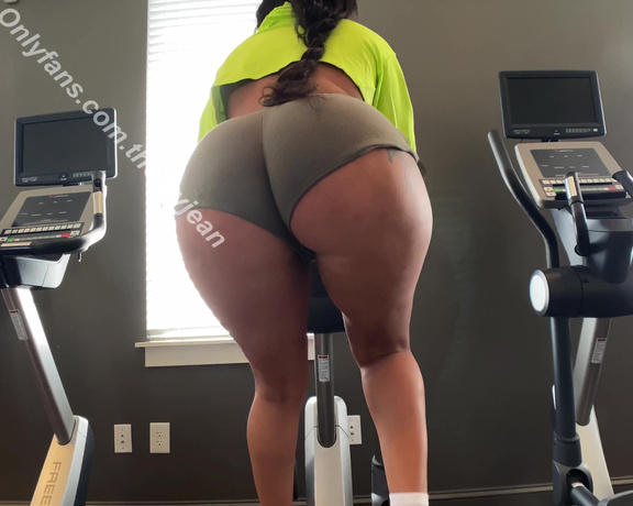 Thetayjean - Watch me work out