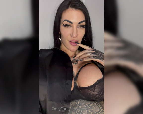 Mistress Damazonia aka Damazonia_ - Doing a dick rating night. Come on…… show me your dick, along with a 20$ tribute and I’ll send you