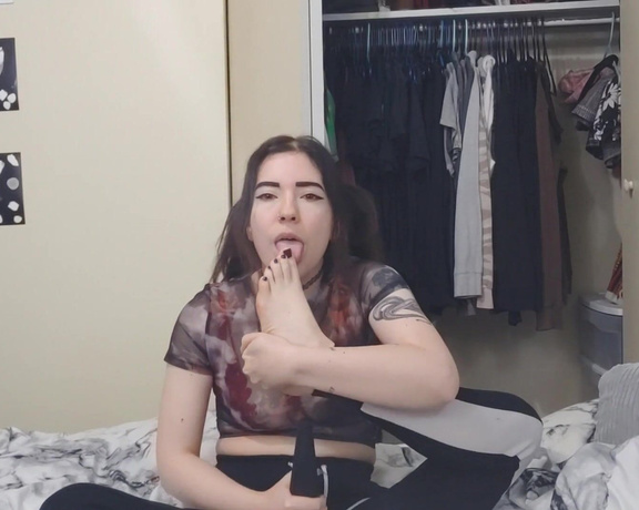 LilRedVelvet - toe sucking for daddy