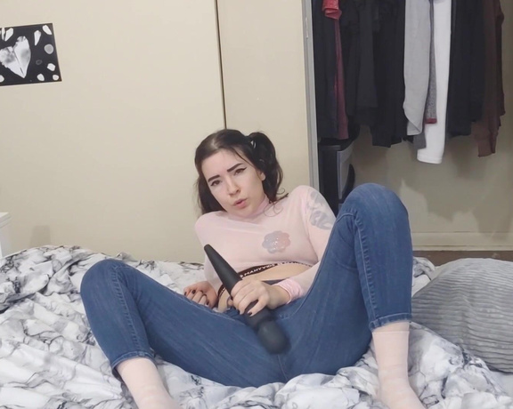 LilRedVelvet - cumming in my skinny jeans