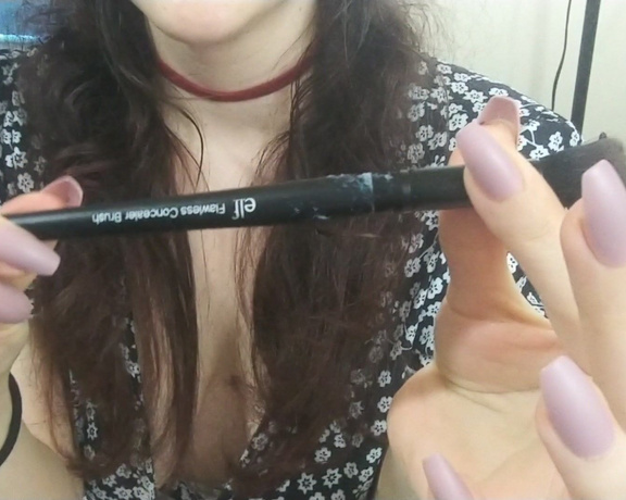 LilRedVelvet - makeup brush masturbation