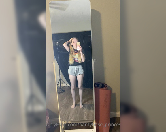 Pantyhosegirl99 aka Pantyhose_princess99 - Outfit of the day video! Today hasn’t been the most exciting Friday but honestly I was just in the