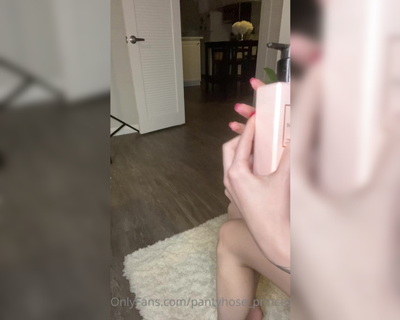 Pantyhosegirl99 aka Pantyhose_princess99 - My secret to glowing soft legs and feet is dry body brushing and lots of lotion!!! Seriously makes