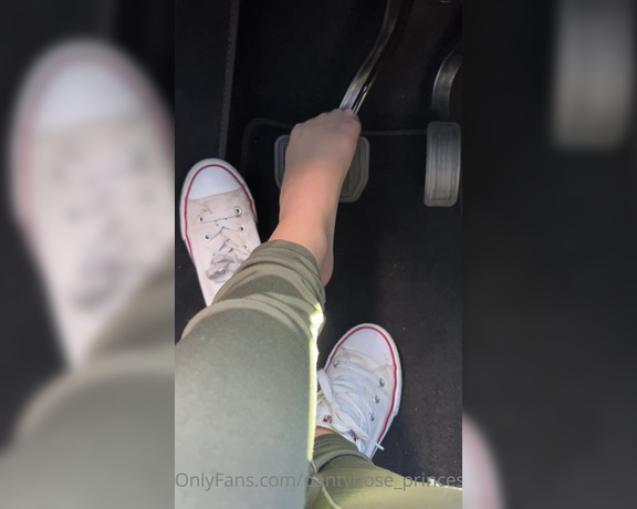 Pantyhosegirl99 aka Pantyhose_princess99 - Some pedal pushing