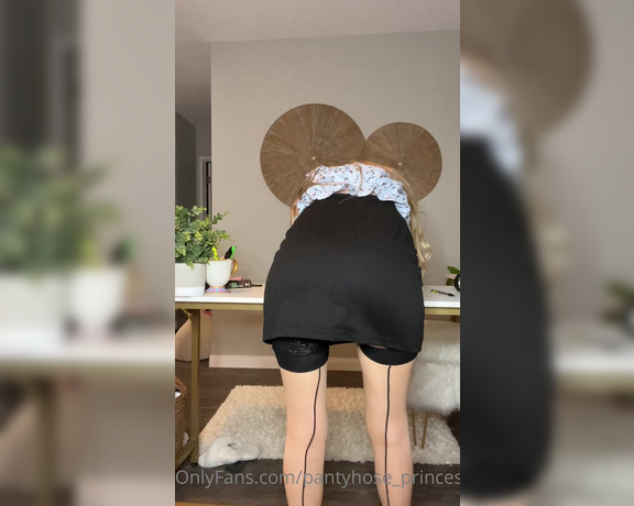 Pantyhosegirl99 aka Pantyhose_princess99 - 20 minute roleplayJOI I’m doing my internship with you