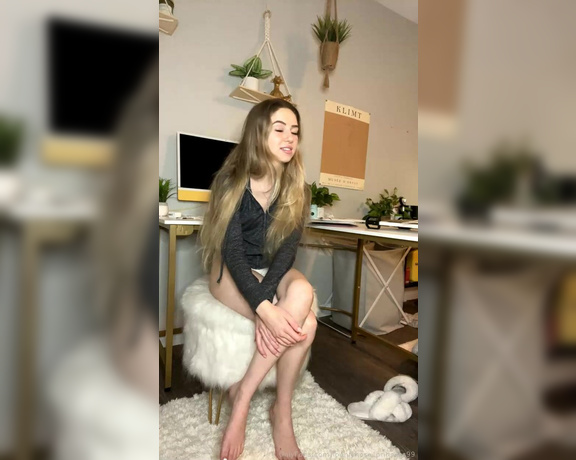 Pantyhosegirl99 aka Pantyhose_princess99 - Stream started at 06052022 0204 am Try on new pantyhose & stockings with me!