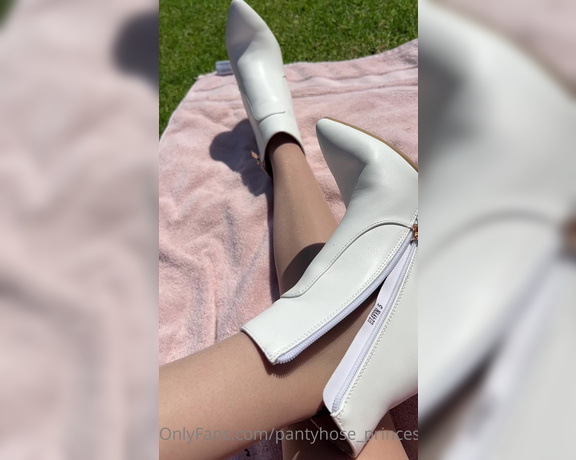 Pantyhosegirl99 aka Pantyhose_princess99 - Pantyhose soaking up the sun