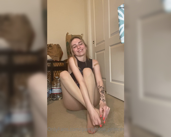 Pantyhosegirl99 aka Pantyhose_princess99 - Just me having a little bit of fun & loving on my pantyhose