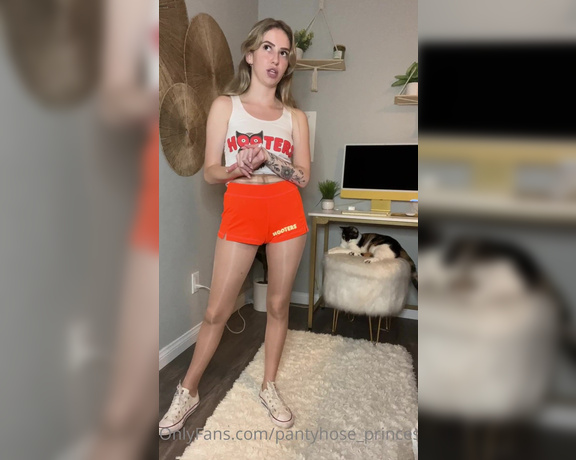 Pantyhosegirl99 aka Pantyhose_princess99 - 22 minute hooters roleplay Haven’t done a good hooties roleplay in awhile so it was much needed