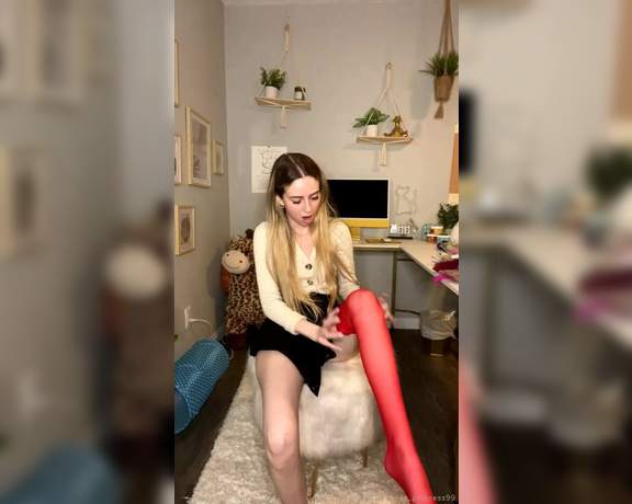 Pantyhosegirl99 aka Pantyhose_princess99 - Stream started at 01232022 0259 am Try on haul and dressing room roleplay Skip 30 minutes if you