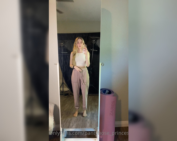 Pantyhosegirl99 aka Pantyhose_princess99 - My super comfy outfit of the day! Seriously the most comfortable pants ever!