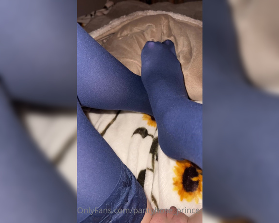 Pantyhosegirl99 aka Pantyhose_princess99 - Videos are working now! Thank goodness! Hope you enjoy these new blue stockings as much as I do