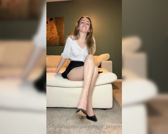 Pantyhosegirl99 aka Pantyhose_princess99 - 8 minute pantyhose self worshipping, shoe dangling, & dirty talk