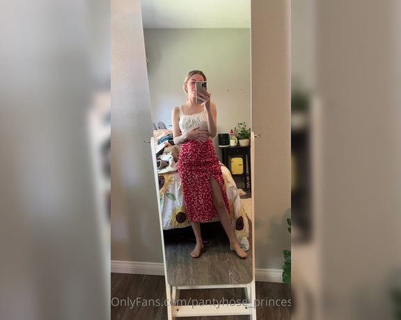 Pantyhosegirl99 aka Pantyhose_princess99 - Outfit of the day video! Haven’t worn this skirt is SO long. Weather is perfect today