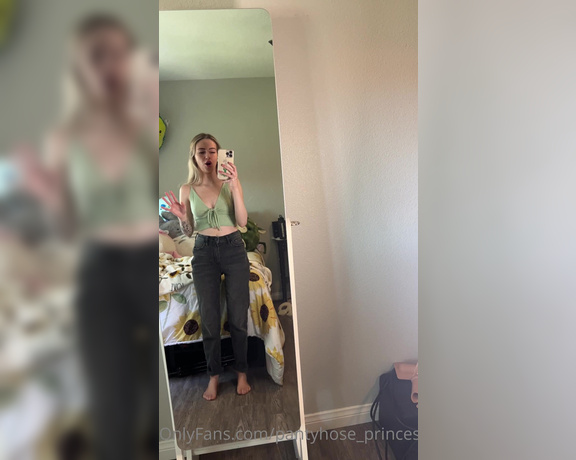 Pantyhosegirl99 aka Pantyhose_princess99 - Outfit of the day video! Plus a little rant Happy Monday everyone!!!