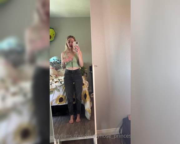 Pantyhosegirl99 aka Pantyhose_princess99 - Outfit of the day video! Plus a little rant Happy Monday everyone!!!