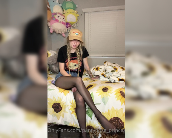 Pantyhosegirl99 aka Pantyhose_princess99 - 13 minute role play Hope you like this one Thought the fake phone would be a cute touch
