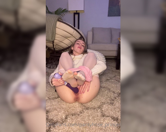 Pantyhosegirl99 aka Pantyhose_princess99 - Trying to get myself to be super into tickling The tickling at the end definitely made my orgasm