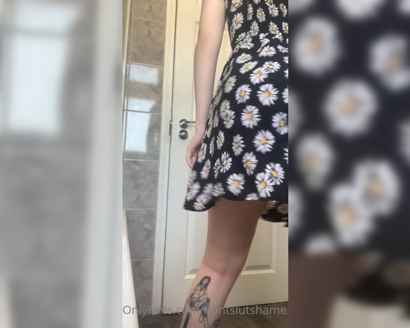 Persephone Pink aka Fxturewars - Shaking my butt in my summer dress in the bathroom