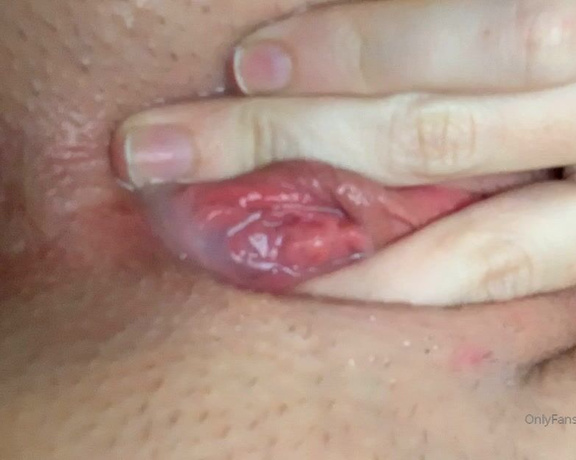 Persephone Pink aka Fxturewars - Trying to push out my creampie after my boyfriend p much cam in my stomach is HARD