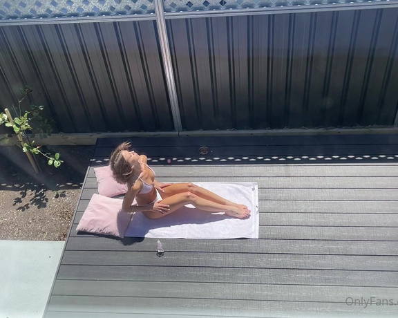 Miss_dxxx - POV  Youre my neighbour watching me tan