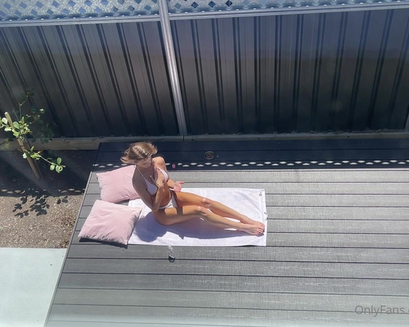 Miss_dxxx - POV  Youre my neighbour watching me tan