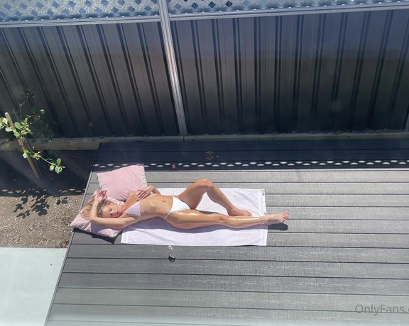 Miss_dxxx - POV  Youre my neighbour watching me tan