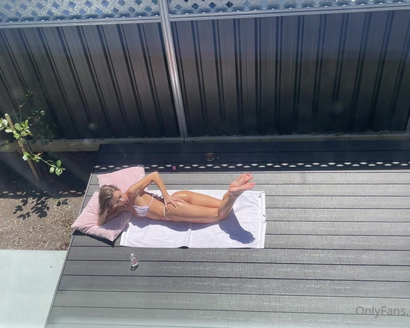 Miss_dxxx - POV  Youre my neighbour watching me tan