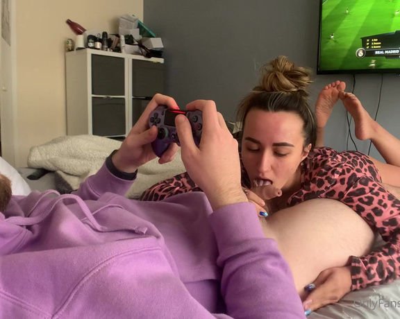 Queef Queen aka Littlelaine - Surprised my boyfriend with a SLOPPY blowjob while he was playing Fifa  then milked him dry with