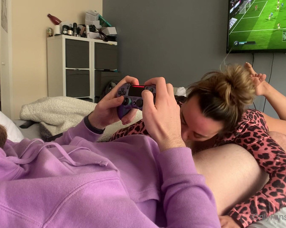 Queef Queen aka Littlelaine - Surprised my boyfriend with a SLOPPY blowjob while he was playing Fifa  then milked him dry with