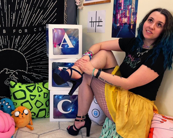 Miss Arcana aka Missarcana - 8 Year Anniversary Q&A!! So if you didnt know, today is my 8 year anniversary of being a Foot Model