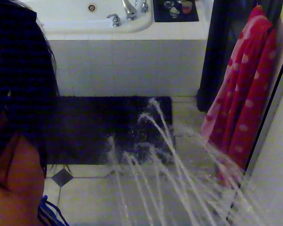 Kitti Belle aka Kittibelle - Comin Clean w Kitti POV Shower clip. When comin clean gets dirty._yM