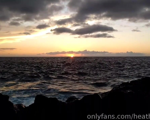 Heather Carolin aka Heathercarolin - Videou the last minute of my island sunset last night w ASMR ocean sounds-