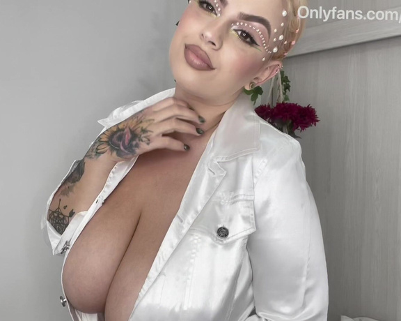 Amaretto aka Amarettoh onlyfans - Huge boobs in my mouth! I was playing with this pillows and I was trying to get another drop of milk