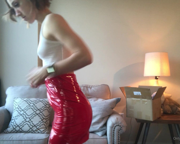 Alice White aka Aliceoncam - Haha okay this is just 50 mins of me goofing around and trying on all my new stuff